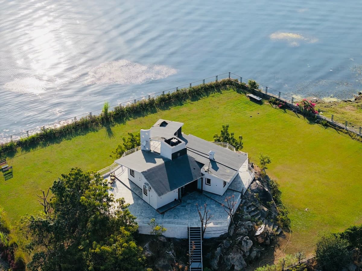 The Lake Villa